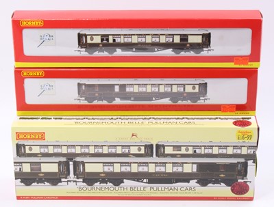 Lot 686 - A collection of Hornby 00 gauge Pullman...