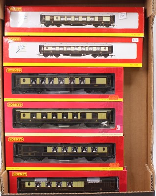 Lot 703 - One tray containing 6 boxed Hornby 00 gauge...