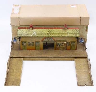 Lot 303 - 1937-9 Hornby No.4E Station fitted with...