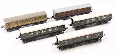 Lot 366 - A collection of five Hornby 0 gauge Southern...