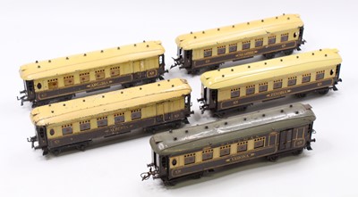 Lot 367 - A collection of five Hornby 0 gauge Pullman...