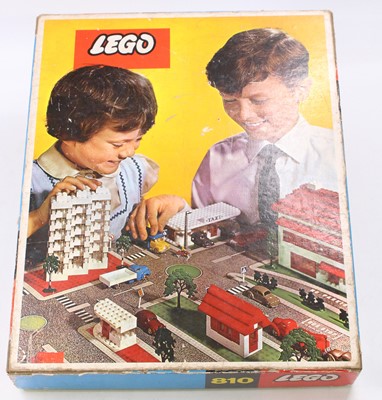 Lot 178 - A 1960s Lego No. 810 Town Plan gift set,...