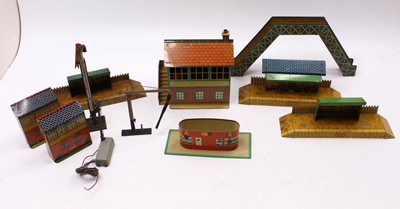 Lot 239 - Small tray containing Hornby post-war items: 3...