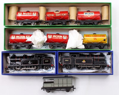 Lot 583 - Small collection of Hornby-Dublo items: two...