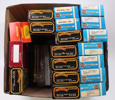 Lot 607 - Twenty boxed and six unboxed 00-gauge coaches....