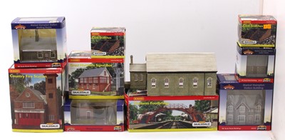 Lot 613 - Various buildings for lineside & layout...