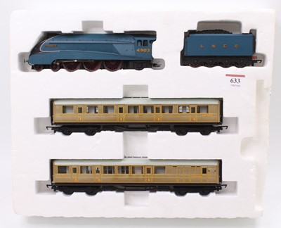 Lot 633 - Hornby loco, tender & coaches ex boxed set:...