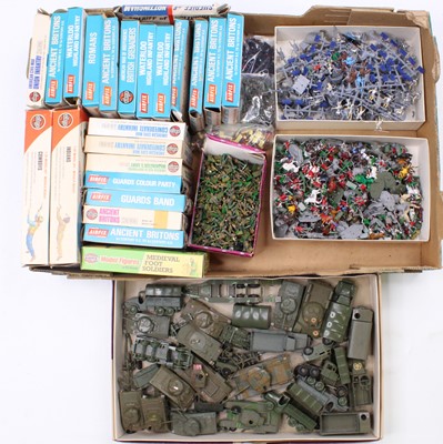 Lot 890 - Airfix HO/OO scale boxed and loose figure...