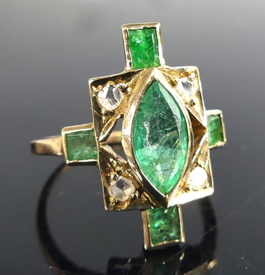 Lot 2643 - A yellow metal Art Deco style emerald and...