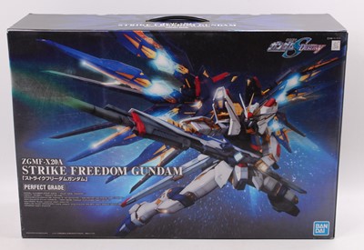 Lot 1569 - Bandai 1/60th scale ZGMF-X20A Strike Freedom...