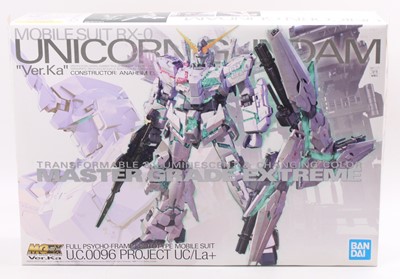 Lot 1570 - Bandai 1/100th scale Unicorn Gundam Mobile...