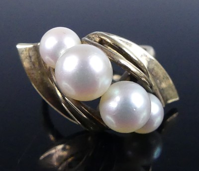 Lot 2792 - A continental yellow metal cultured pearl set...