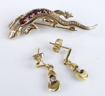 Lot 2801 - A modern 9ct gold lizard brooch, the body set...