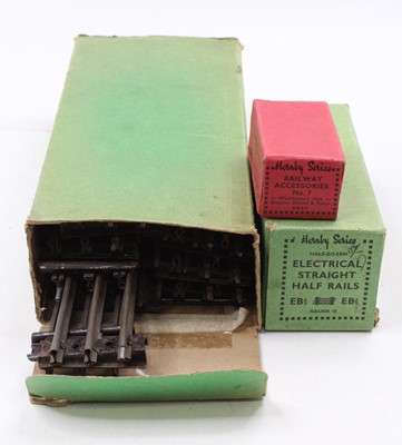 Lot 268 - Hornby 0-gauge items: Pre-war electrical...