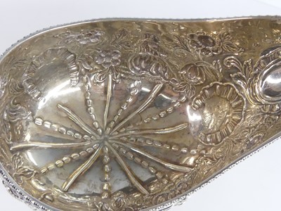 Lot 2099 - A late Victorian silver sauceboat, having...