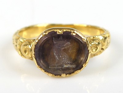 Lot 2721 - A yellow metal engraved ring, comprising an...