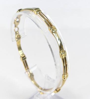 Lot 2729 - A 9ct yellow gold bracelet, with alternating...