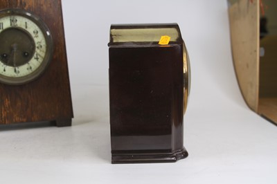 Lot 46 - An Art Deco Smiths bakelite cased mantel clock,...