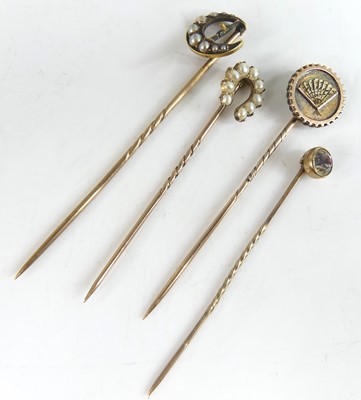 Lot 465 - A late Victorian yellow metal seed pearl set...