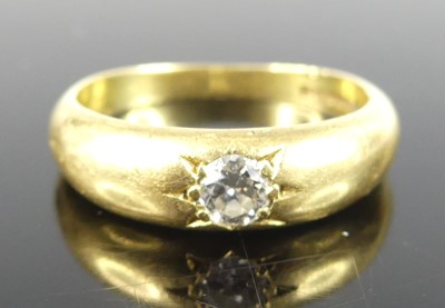 Lot 2851 - A gent's 18ct gold diamond solitaire ring, the...