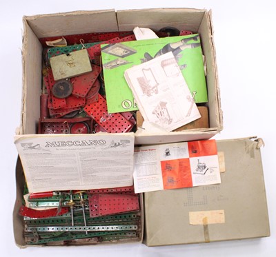 Lot 1530 - A box containing a collection of vintage...