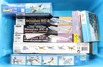 Lot 1548 - A collection of mixed scale model kits...