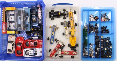 Lot 1551 - A collection of vintage Scalextric slot cars...