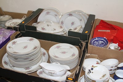 Lot 607 - An early 20th century continental part dinner...