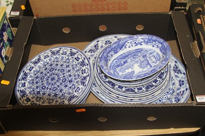 Lot 624 - A box of blue & white china to include...