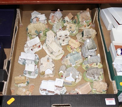 Lot 163 - A collection of Lilliput Lane Cottages, to...