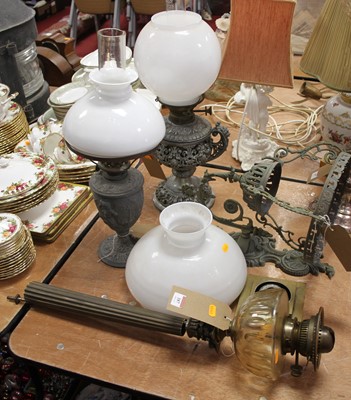 Lot 187 - An early 20th century oil lamp having...
