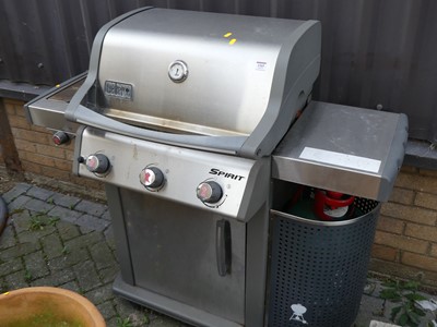 Lot 1387 - A Weber freestanding gas fired barbeque