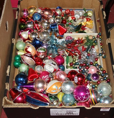 Lot 262 - A collection of various Christmas tree...