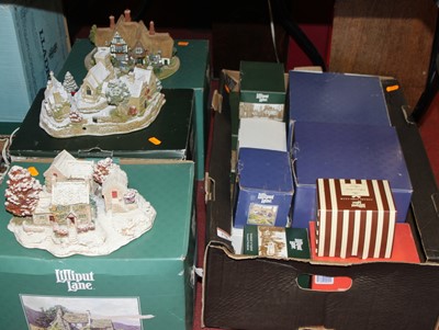 Lot 270 - A collection of Lilliput Lane cottages, to...