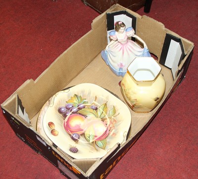 Lot 276 - A box of ceramics to include Royal Doulton...