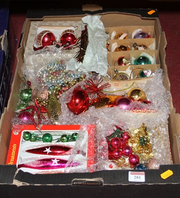 Lot 281 - A collection of Christmas tree decorations to...