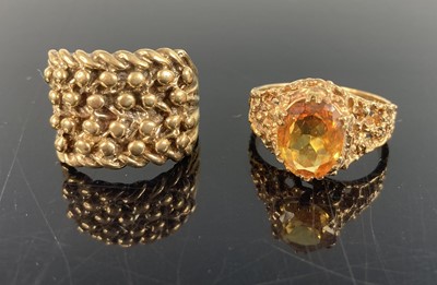 Lot 373 - A 9ct gold signet type ring with knobbled head,...