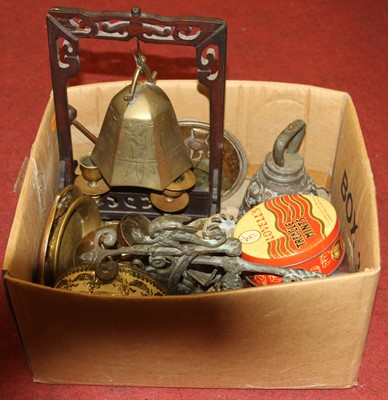 Lot 687 - A collection of miscellaneous items to include...