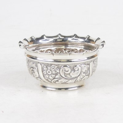 Lot 317 - An Edwardian silver sugar bowl, having a...