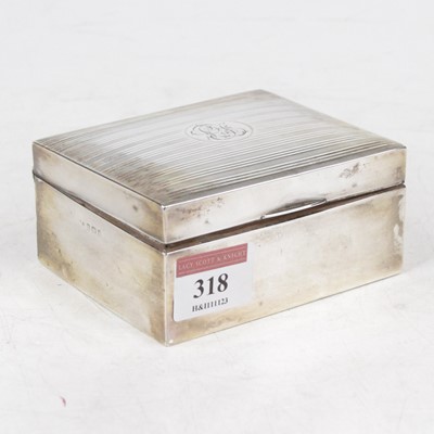 Lot 318 - A George V silver table cigarette box, having...