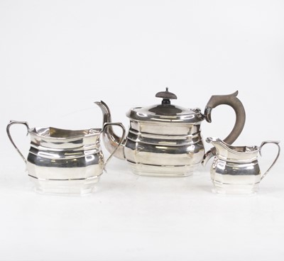 Lot 320 - A George V silver harlequin three-piece...