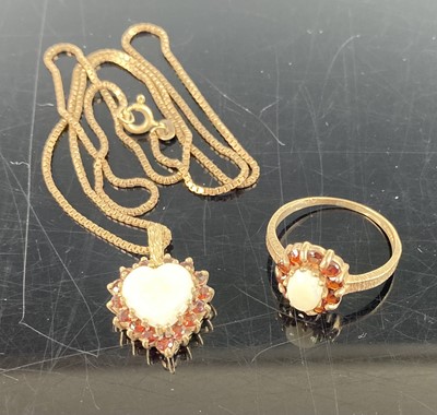 Lot 410 - A 9ct gold cabochon opal and garnet set dress...