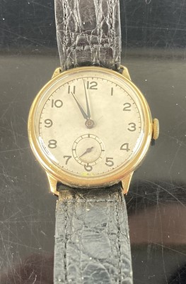 Lot 414 - A vintage gent's 9ct gold cased manual wind...