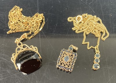 Lot 419 - A modern 9ct gold and smoky quartz set swivel...