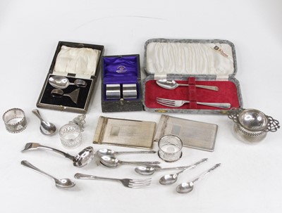 Lot 355 - A collection of miscellaneous items, to...