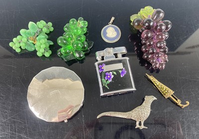 Lot 424 - Assorted costume jewellery to include beaded...