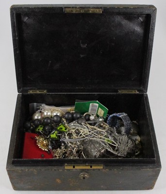 Lot 483 - A collection of costume jewellery to included...