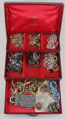 Lot 492 - Costume jewellery to included beaded necklaces...