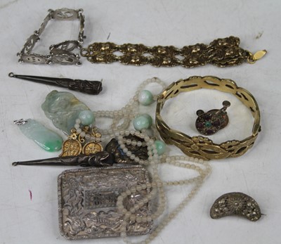 Lot 537 - A collection of Chinese costume jewellery to...