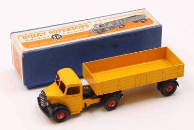 Lot 1026 - Dinky Toys No. 521 Bedford articulated lorry...